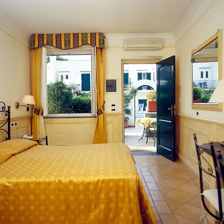 Lord Byron Hotel 4*